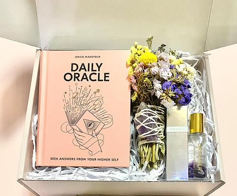 Daily Oracle Gift Box